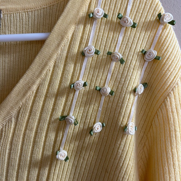 Vintage Yellow Rosebud Cardigan - Picture 3 of 5